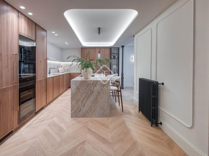 Foto 2a0a218a-1c04-4bda-afc2-31598fdf33fa. Piso  reformado con 3 dormitorio y 4 baños en venta en un edificio clásico en el barrio de justicia, en Madrid