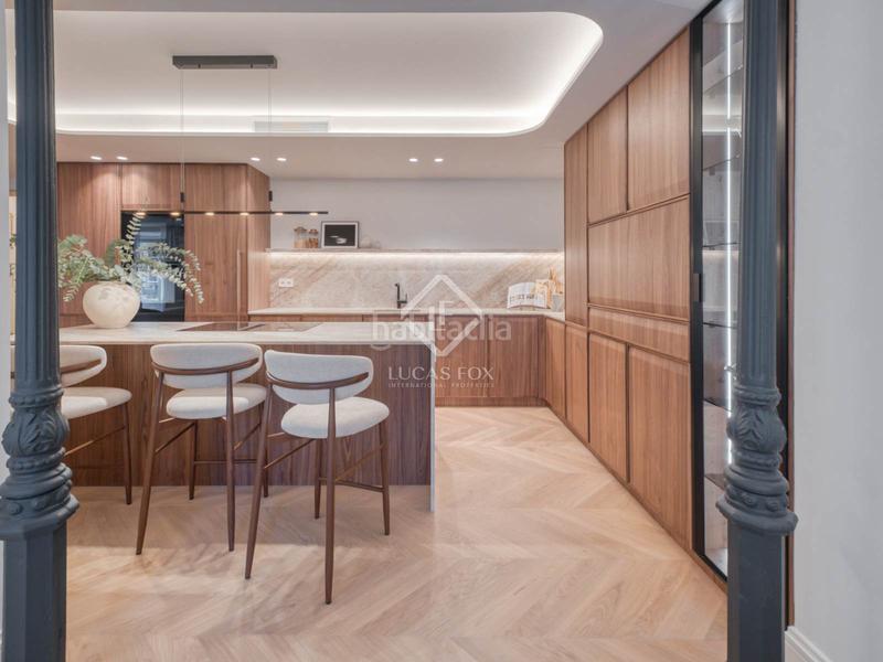 Foto 697d6c41-446e-4d3b-b05b-a430f3392e10. Piso  reformado con 3 dormitorio y 4 baños en venta en un edificio clásico en el barrio de justicia, en Madrid