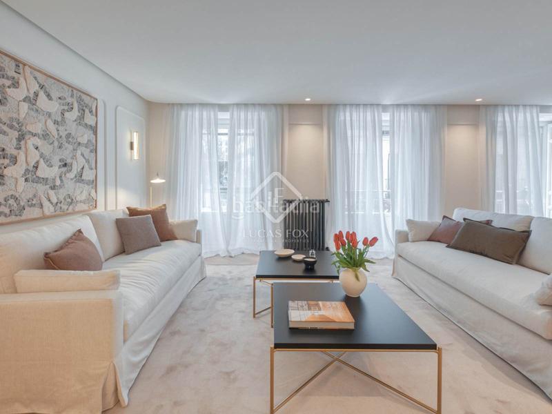 Foto 79c36a23-3591-4bb1-83c3-55d1bb362194. Piso  reformado con 3 dormitorio y 4 baños en venta en un edificio clásico en el barrio de justicia, en Madrid