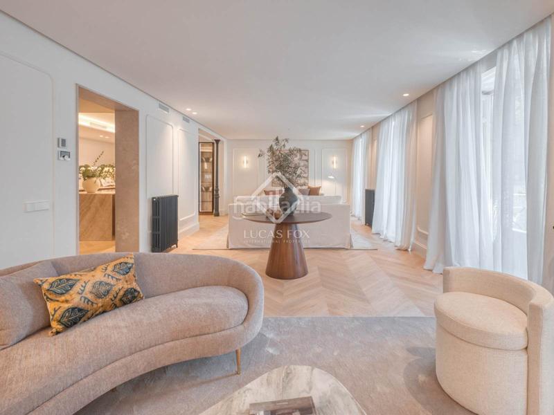 Foto 99868c38-d1b1-4c15-9a1a-7ca44db80b9c. Piso  reformado con 3 dormitorio y 4 baños en venta en un edificio clásico en el barrio de justicia, en Madrid