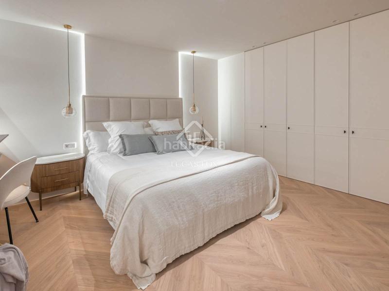 Foto a437ab52-5535-478a-ab3a-4134a8a46b64. Piso  reformado con 3 dormitorio y 4 baños en venta en un edificio clásico en el barrio de justicia, en Madrid