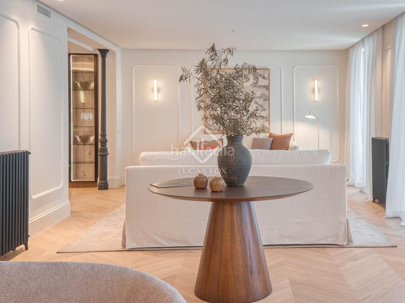 Foto bd629ea5-face-4aa9-952a-869f6d3c722e. Piso  reformado con 3 dormitorio y 4 baños en venta en un edificio clásico en el barrio de justicia, en Madrid