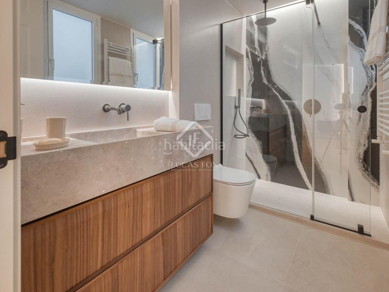 Foto f80dcff3-2ae9-4ab7-aa65-24c02e4c6c24. Piso  reformado con 3 dormitorio y 4 baños en venta en un edificio clásico en el barrio de justicia, en Madrid