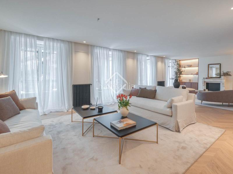 Foto f8f6ebfe-2a86-4450-b623-66afac80a596. Piso  reformado con 3 dormitorio y 4 baños en venta en un edificio clásico en el barrio de justicia, en Madrid