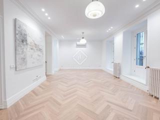 Pis en Justicia-Chueca. Piso en excelentes condiciones de 3 dormitorios en venta en just