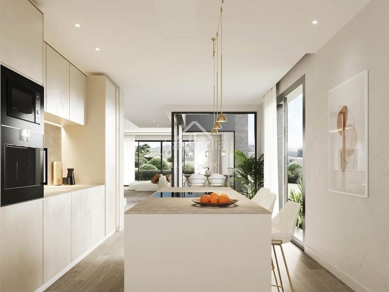 Foto 6104ee31-0cf0-40a7-9d83-78620bf93ff3. Chalet excelente villa de obra nueva de 5 dormitorios con jardín en venta en Torrelodones