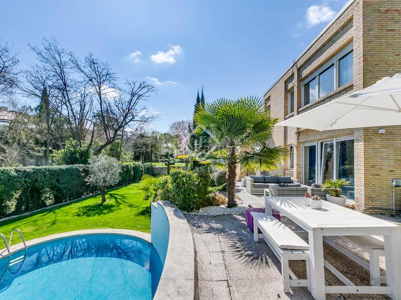 Foto 2d37f928-1543-49c2-952d-6bb4d642e63a. Chalet villa independiente en excelentes condiciones en venta , madrid en Santo Domingo