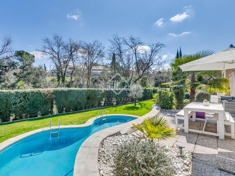 Foto 5f74f4d3-378c-4e39-bb5c-2755d0d02e57. Chalet villa independiente en excelentes condiciones en venta , madrid en Santo Domingo