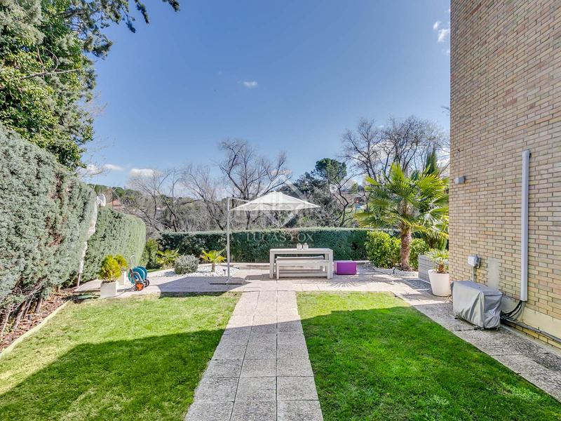 Foto d35143fb-ddff-4c96-a1ea-cda0ff2e1678. Chalet villa independiente en excelentes condiciones en venta , madrid en Santo Domingo