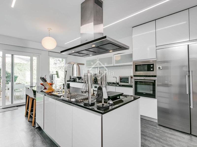 Foto e240ed2b-90fa-46a4-9916-762a7060e74a. Chalet villa independiente en excelentes condiciones en venta , madrid en Santo Domingo