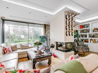 Chalet à El Soto de la Moraleja. Casa pareada en excelentes condiciones de 4 dormitorios en venta