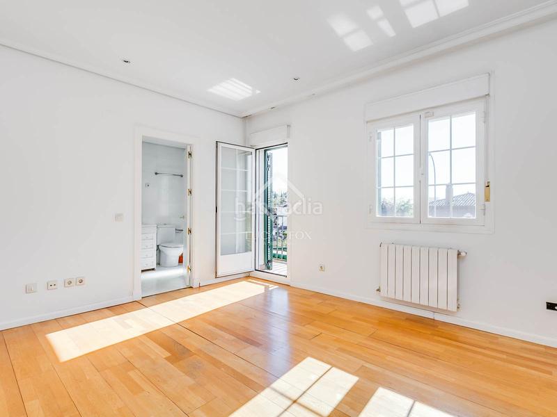 Foto 3f6e725c-18ed-4a8b-87b4-c1f667dc5c35. Chalet con parcheggio piscina in Encinar de los Reyes La Moraleja