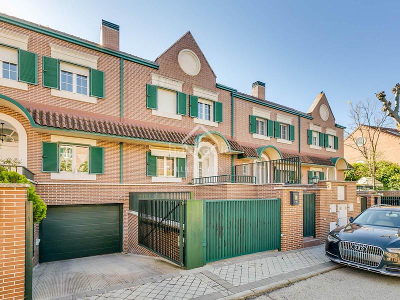 Foto 746d1085-a5b4-40e6-8820-0a72384feba8. Chalet con parcheggio piscina in Encinar de los Reyes La Moraleja