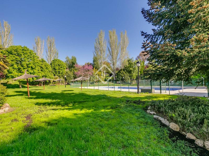 Foto 8ef5569a-3152-4d53-af17-211cbc307bde. Chalet con parcheggio piscina in Encinar de los Reyes La Moraleja