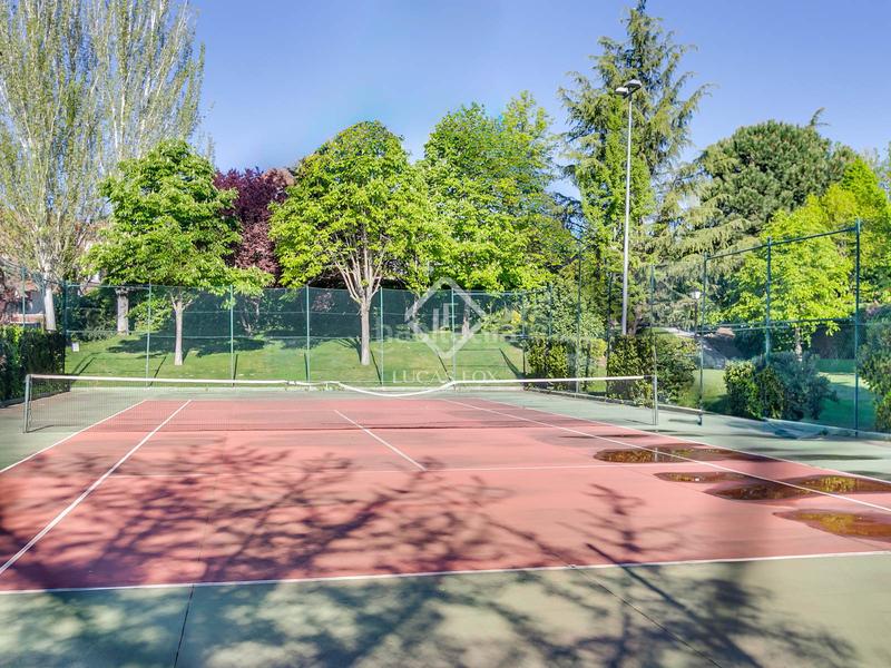 Foto 9a65af1d-92bc-47cd-99b1-b78500c0760a. Chalet con parcheggio piscina in Encinar de los Reyes La Moraleja