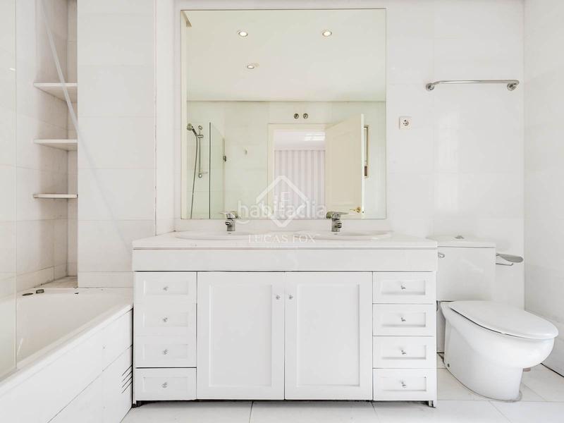 Foto 9af1c6fb-8e99-4eb1-91dc-2cadced60f61. Chalet con parcheggio piscina in Encinar de los Reyes La Moraleja