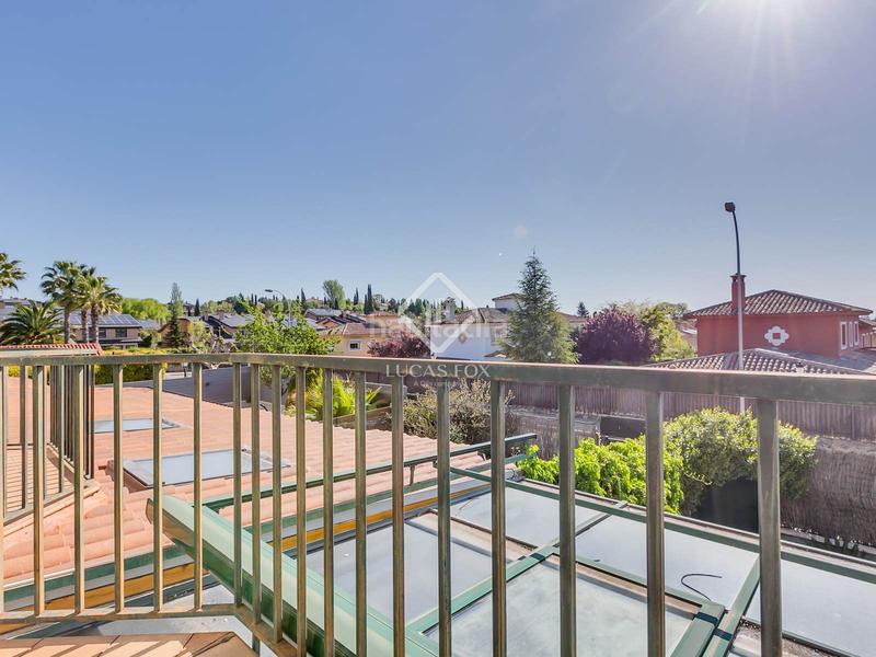 Foto b03ca29a-b9ed-4e26-a07a-b563f7647ecd. Chalet con parcheggio piscina in Encinar de los Reyes La Moraleja