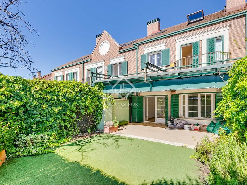 Foto ba3eac0d-004d-4d4b-993c-b99c4e25b769. Chalet con parcheggio piscina in Encinar de los Reyes La Moraleja