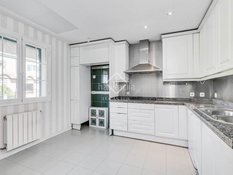 Foto c13969d3-3f92-4d4d-8f12-2c7f9c0af6f9. Chalet con parcheggio piscina in Encinar de los Reyes La Moraleja