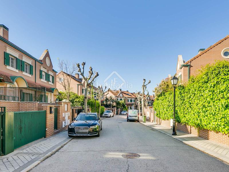 Foto cb60fb89-52a7-4144-818b-b18c2d68db03. Chalet con parcheggio piscina in Encinar de los Reyes La Moraleja