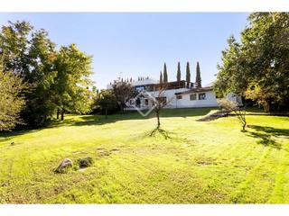 Chalet en Ciudalcampo. Exclusiva villa independiente de 507 m sobre una parcela de 2843
