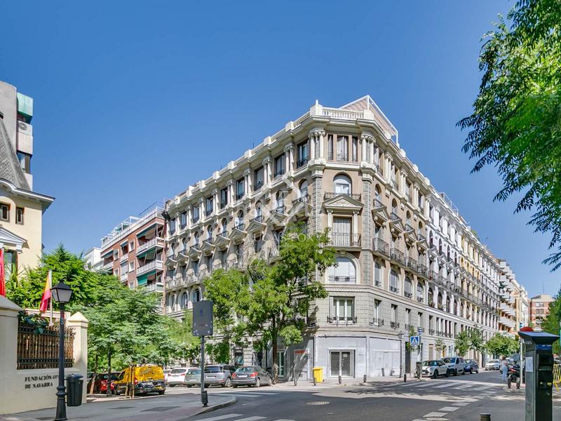 Foto 00e347df-5cd4-43fc-9605-dae68134f194. Piso  en excelentes condiciones de 2 dormitorios con 10m terraza en venta en Trafalgar en Madrid