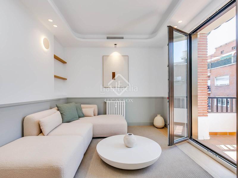 Foto 0fcbad46-5f11-4812-8369-54a8ada0f2dc. Piso  en excelentes condiciones de 2 dormitorios con 10m terraza en venta en Trafalgar en Madrid