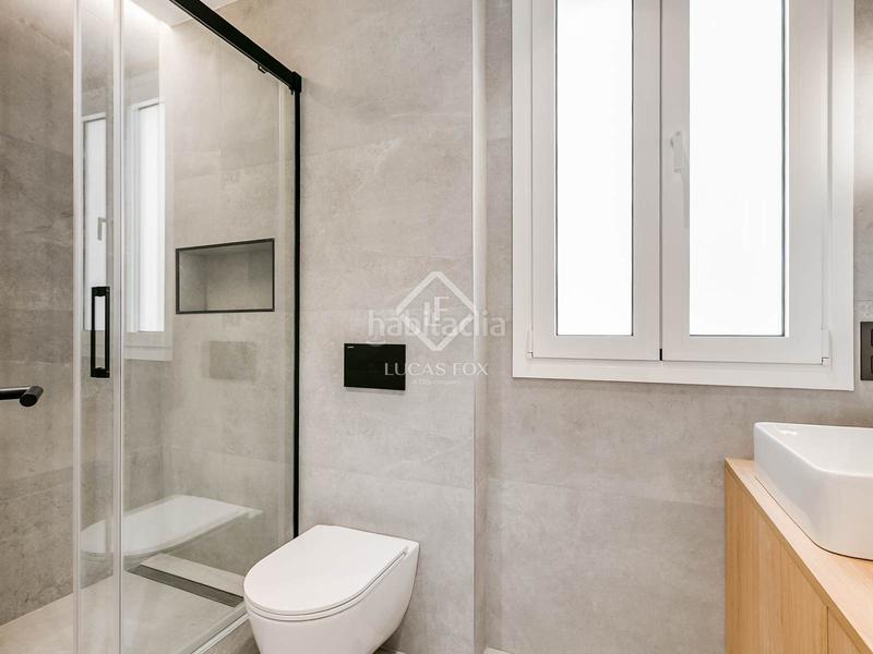 Foto 2d90e229-80d7-4d69-a675-5d5b7d72ce30. Piso  en excelentes condiciones de 2 dormitorios con 10m terraza en venta en Trafalgar en Madrid