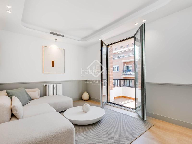 Foto 3ec22470-abfa-4adc-8666-90d873b15d90. Piso  en excelentes condiciones de 2 dormitorios con 10m terraza en venta en Trafalgar en Madrid