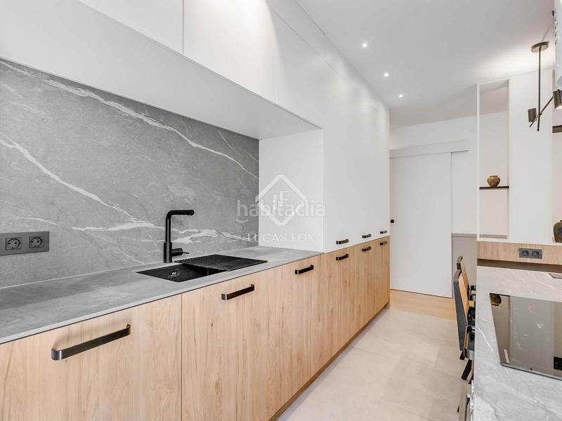 Foto 486f9231-19db-445b-959f-d79e884e3e69. Piso  en excelentes condiciones de 2 dormitorios con 10m terraza en venta en Trafalgar en Madrid