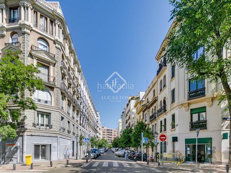 Foto 7c3c353d-16af-42a5-adfd-55a286066619. Piso  en excelentes condiciones de 2 dormitorios con 10m terraza en venta en Trafalgar en Madrid