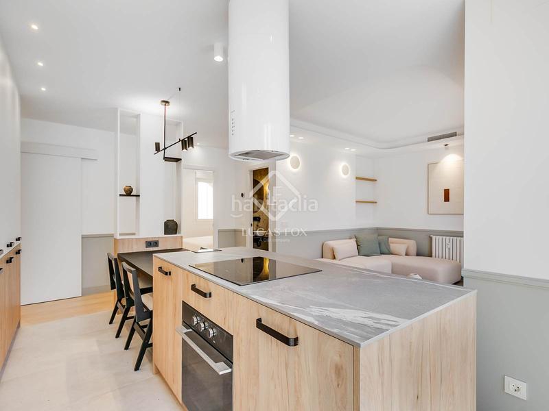 Foto 86d083b3-89a1-48a4-a6d6-60155090ceff. Piso  en excelentes condiciones de 2 dormitorios con 10m terraza en venta en Trafalgar en Madrid
