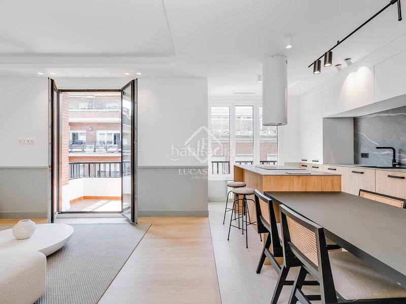 Foto 9716c225-2480-4fd4-b930-8aca9d48ce0e. Piso  en excelentes condiciones de 2 dormitorios con 10m terraza en venta en Trafalgar en Madrid