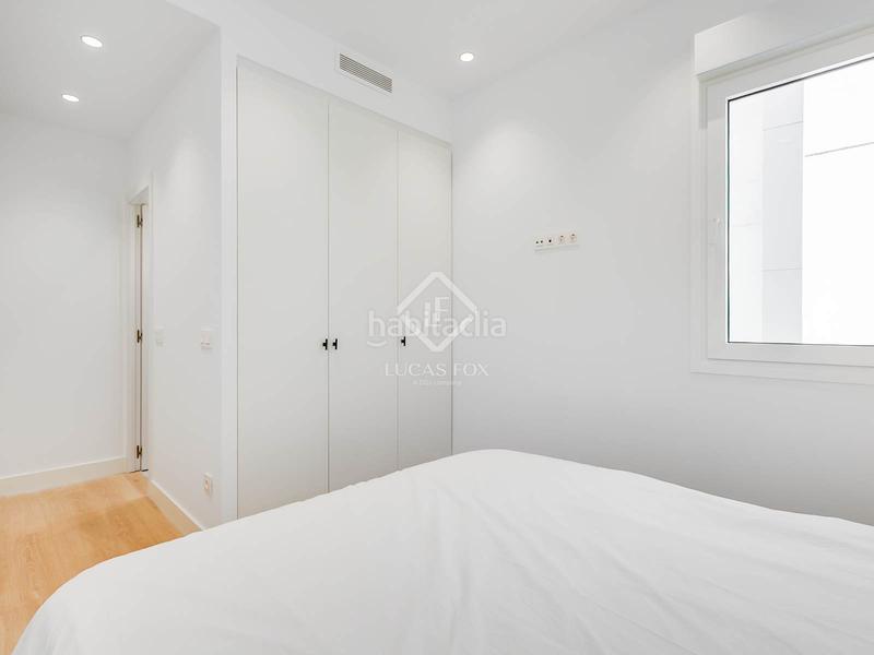 Foto 9c7a55ce-caf5-4a59-bdd3-6153f41cc97d. Piso  en excelentes condiciones de 2 dormitorios con 10m terraza en venta en Trafalgar en Madrid