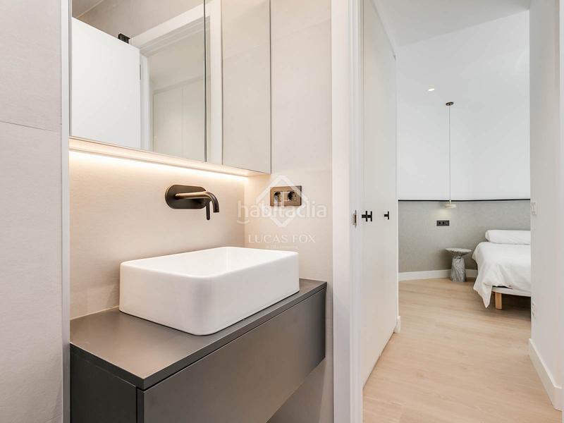 Foto a49b98d2-9449-476a-8d2e-ae4151f6e298. Piso  en excelentes condiciones de 2 dormitorios con 10m terraza en venta en Trafalgar en Madrid