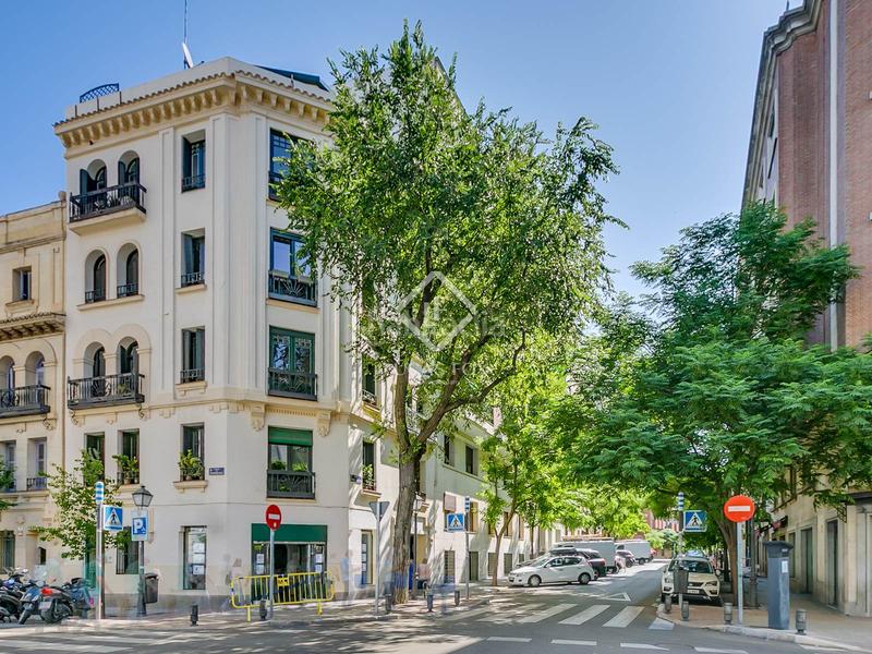 Foto a8eee665-a706-461d-a298-0cdd667c4790. Piso  en excelentes condiciones de 2 dormitorios con 10m terraza en venta en Trafalgar en Madrid