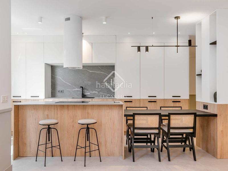 Foto ba761025-b99b-42bd-a315-a4ac2f15265f. Piso  en excelentes condiciones de 2 dormitorios con 10m terraza en venta en Trafalgar en Madrid