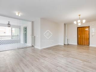 Etagenwohnung en Costillares. Piso reformado  de 4 dormitorios en venta en pinar de chamartn
