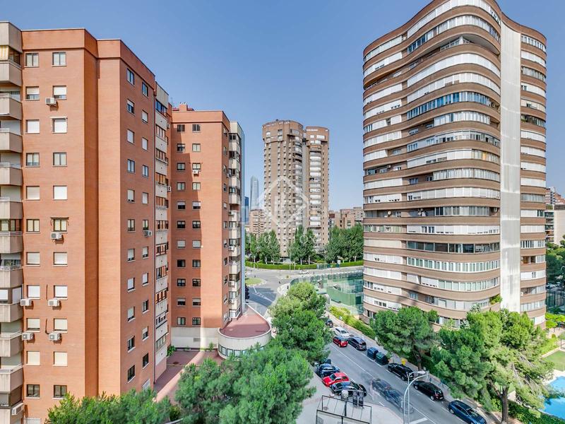 Foto 406be3d4-0444-4fe6-a841-88a151e04083. Piso  reformado de 4 dormitorios en venta en pinar de chamartín en Madrid