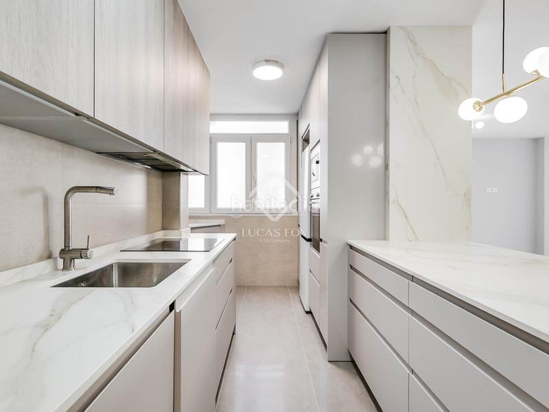 Foto 58b3a2b1-434f-4ab3-9b6f-e72bbc6d9069. Piso  reformado de 4 dormitorios en venta en pinar de chamartín en Madrid