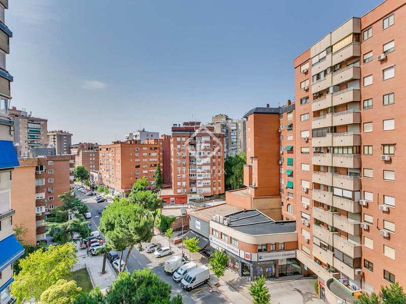 Foto cb3ba196-d060-4b77-b29b-c2e555ff92b0. Piso  reformado de 4 dormitorios en venta en pinar de chamartín en Madrid