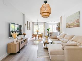 Piso en Cuatro Caminos - Azca. Piso en excelentes condiciones de 2 dormitorios con 8m terraza e