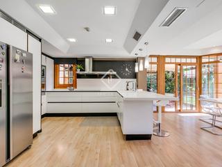 Chalet en El Cantizal. Casa  villa de 5 dormitorios con 150m de jardn en venta en las