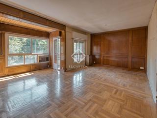 Piso en Casa de Campo. Piso a reformar de 2 dormitorios en venta en la avenida de valla
