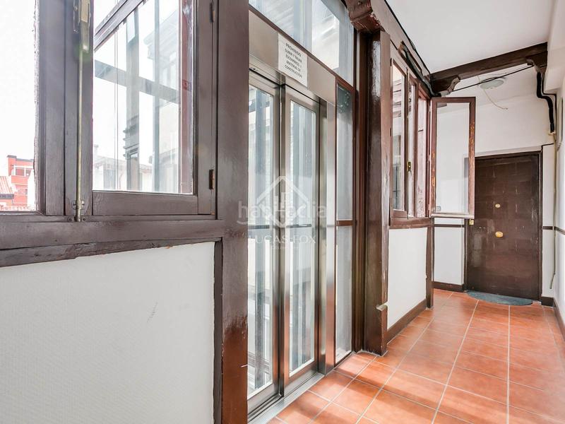 Foto f1fc2193-1643-41ea-8f81-041700e7a227. Piso  de 2 dormitorios en venta en malasaña, en Madrid
