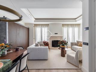 Appartement à Jerónimos. Fantástico piso reformado y amueblado de 3 dormitorios en venta
