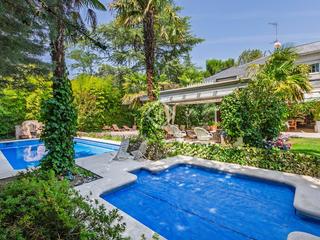 Chalet à Urbanización La Moraleja. Espectacular villa estilo inglés con diez dormitorios y amplio j