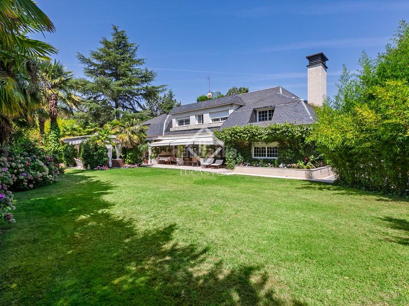 Foto 17dfe764-506e-4e0d-bb49-bb0e9085e67d. Xalet amb calefacció piscina a urbanización La Moraleja La Moraleja