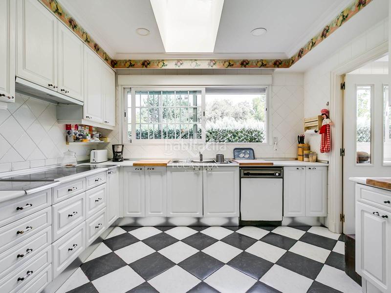 Foto 577c1b98-0e35-4ad7-adda-0e4817bcf9b7. Xalet amb calefacció piscina a urbanización La Moraleja La Moraleja