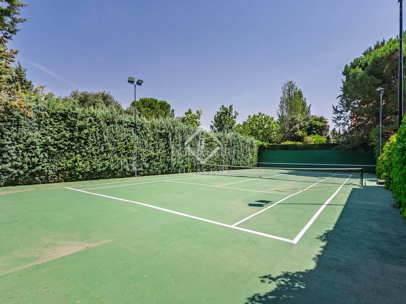 Foto e143de90-1b57-401c-81fa-e94c308e199f. Xalet amb calefacció piscina a urbanización La Moraleja La Moraleja